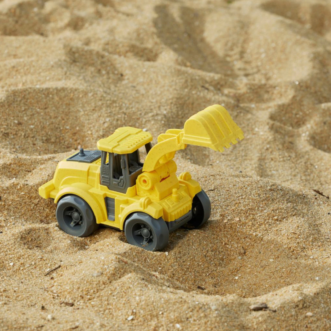 JIGGLE AND GIGGLE BIOPLASTIC EXCAVATOR