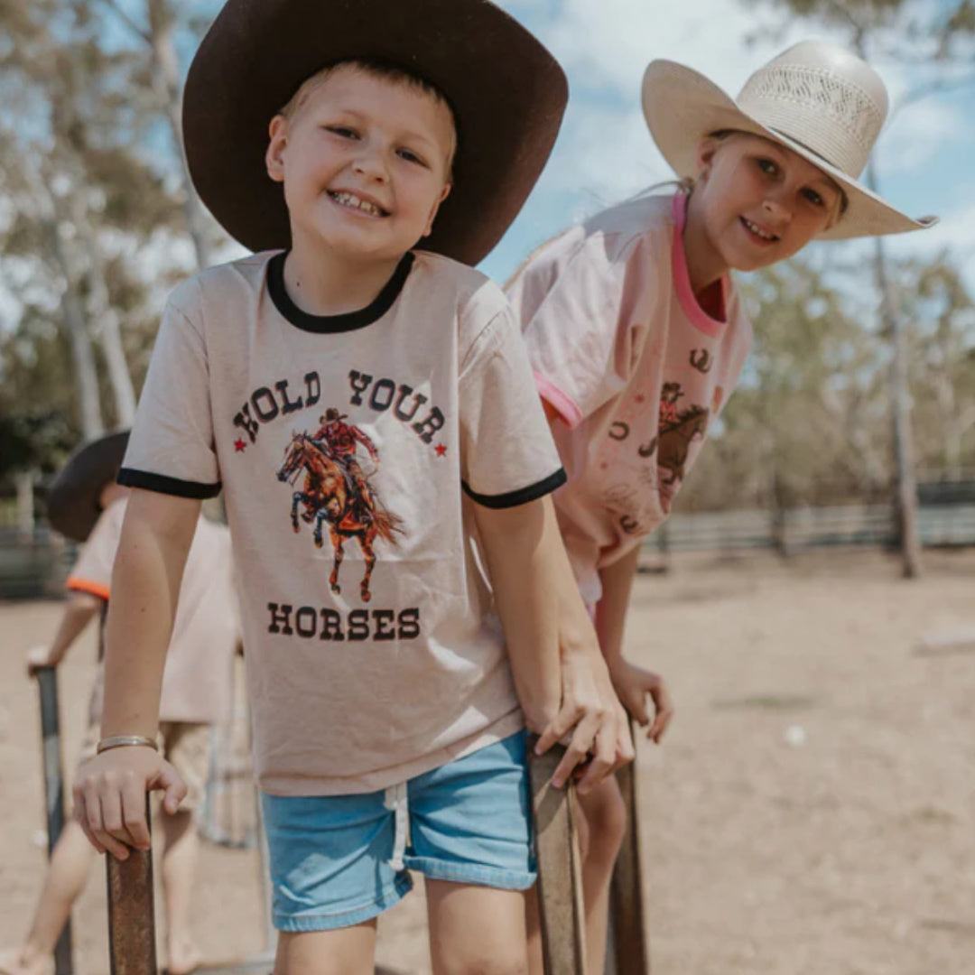 MILKY HOLD YOUR HORSES TEE