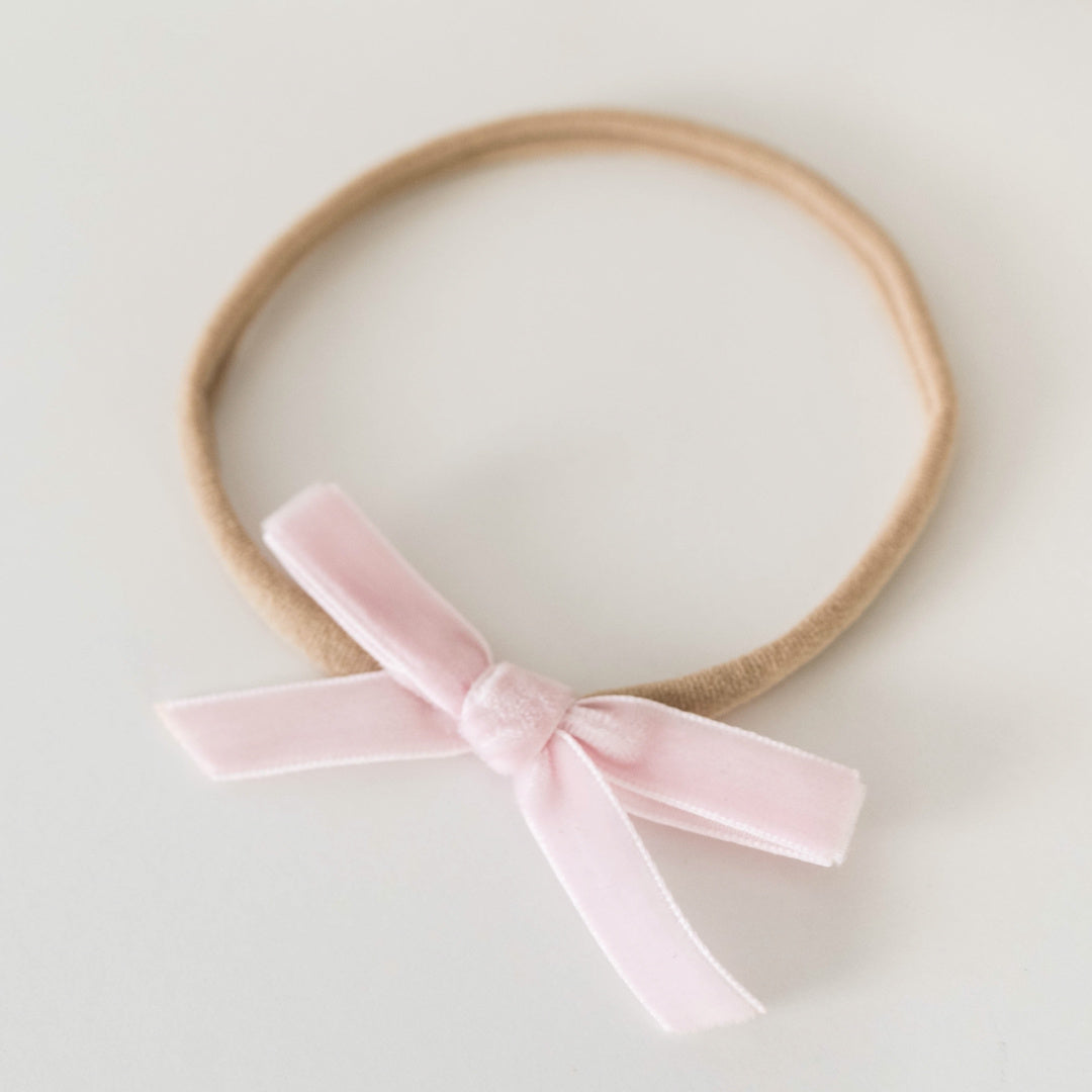SNUGGLE HUNNY VELVET PETITE BOW BABY HEADBAND - LULLABY PINK