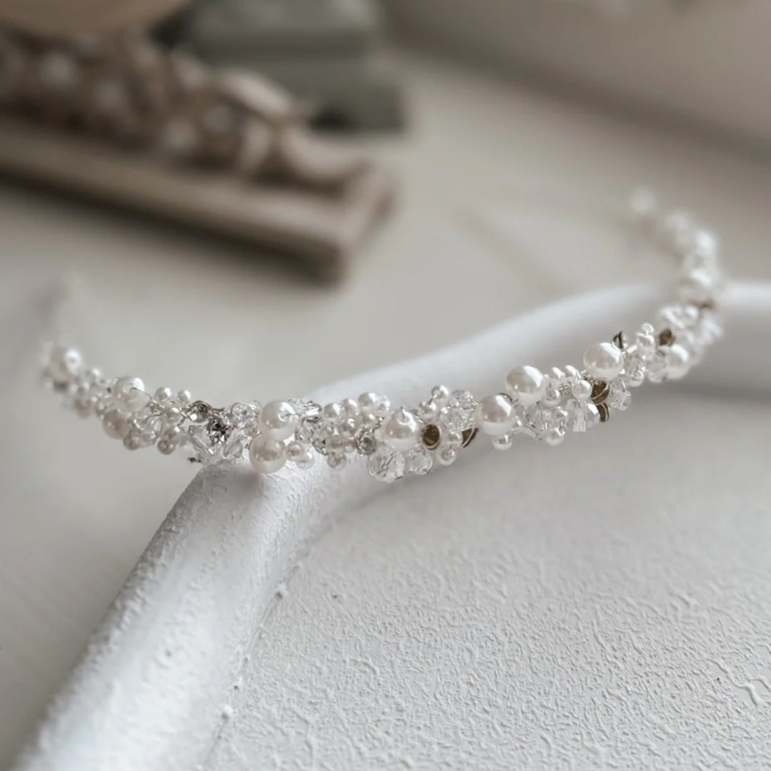 A LITTLE LACEY GIRLS EVELYN SILVER PEARL HEADBAND
