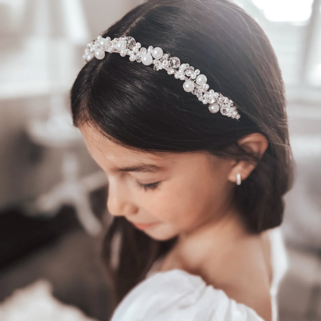 A LITTLE LACEY GIRLS EVELYN SILVER PEARL HEADBAND