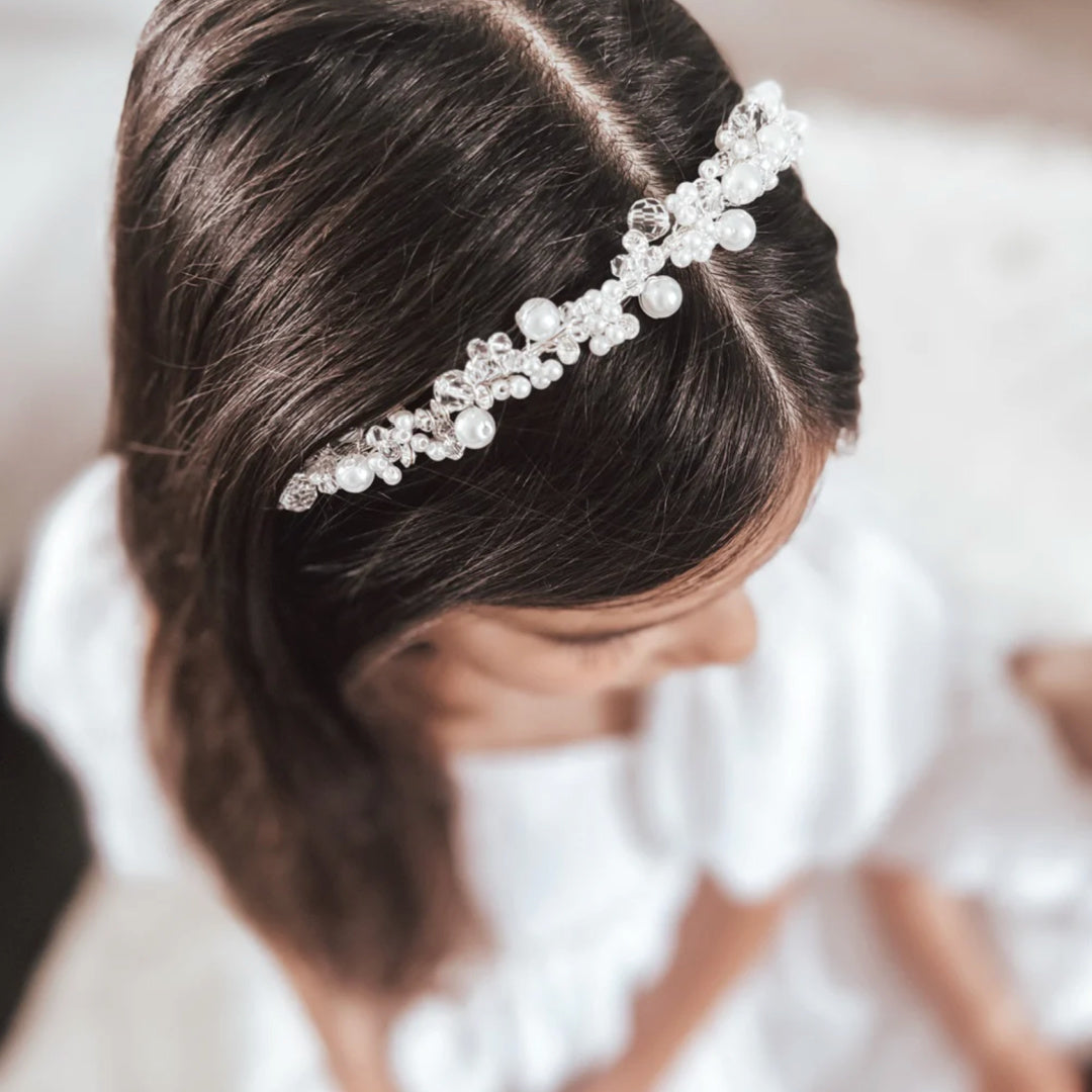 A LITTLE LACEY GIRLS EVELYN SILVER PEARL HEADBAND