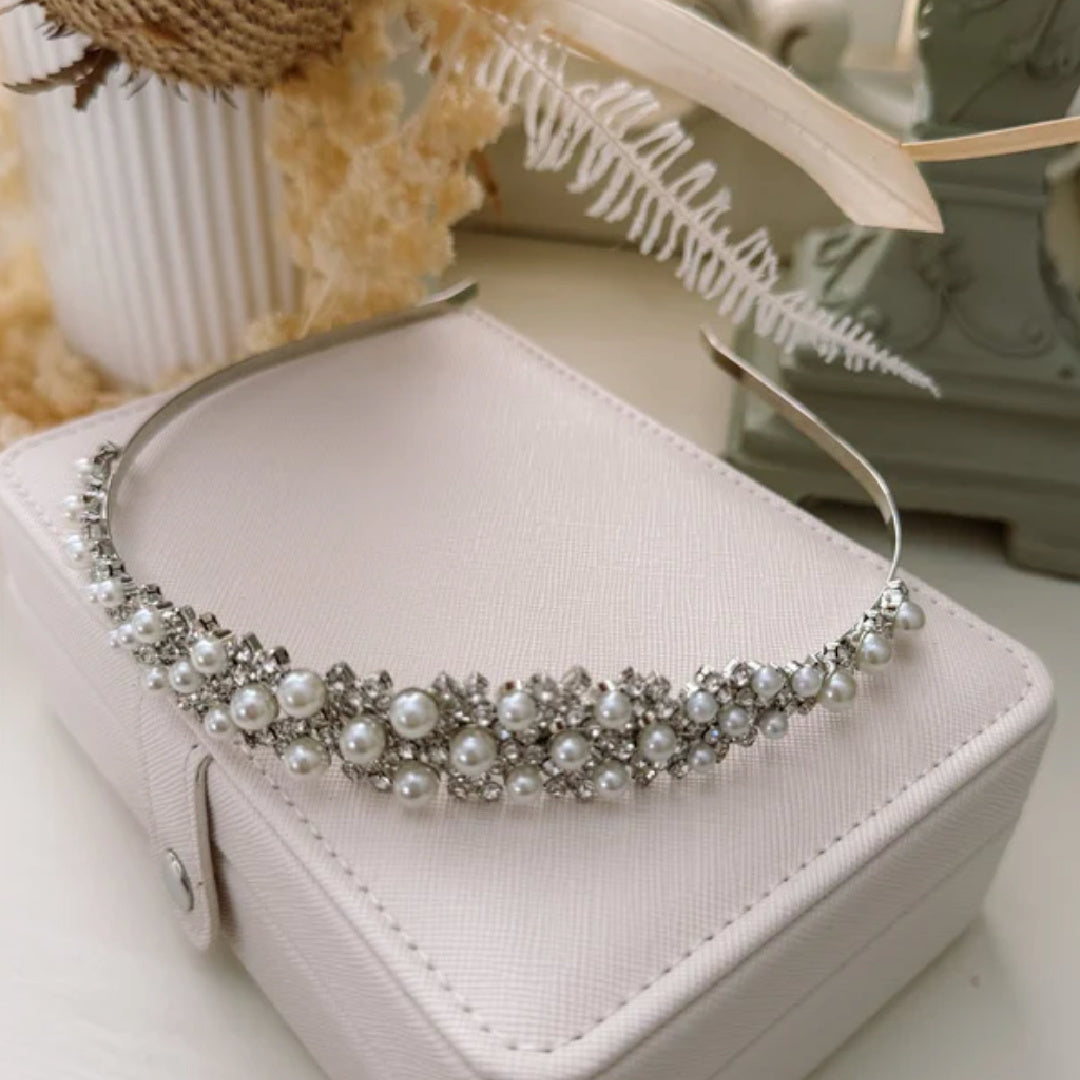 A LITTLE LACEY GIRLS PEARL HEADBAND