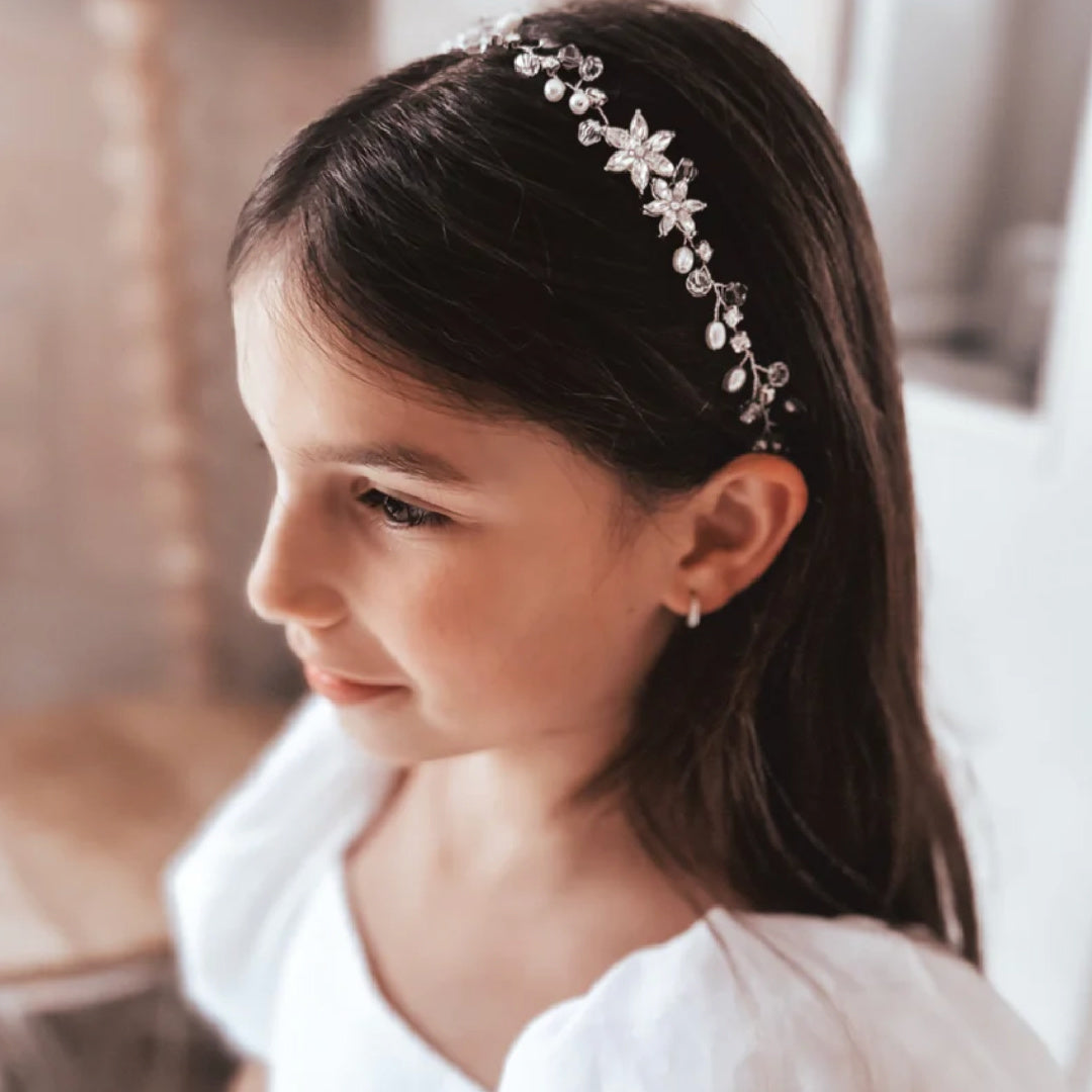 A LITTLE LACEY GIRLS VIVIENNE PEARL AND CRYSTAL HEADPIECE