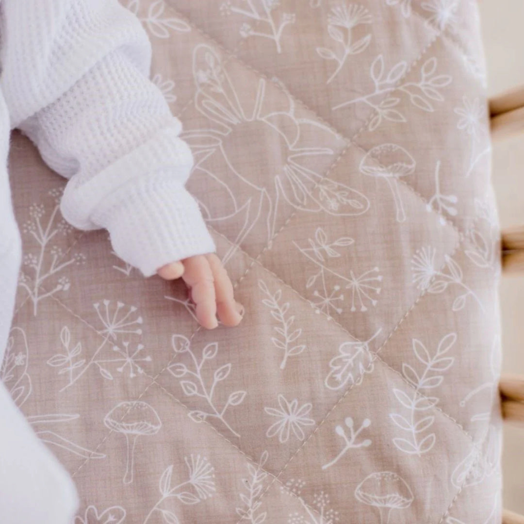 BAMBELLA DESIGNS WATERPROOF FITTED BASSINET SHEET/ CHANGE MAT COVER - BEE KIND