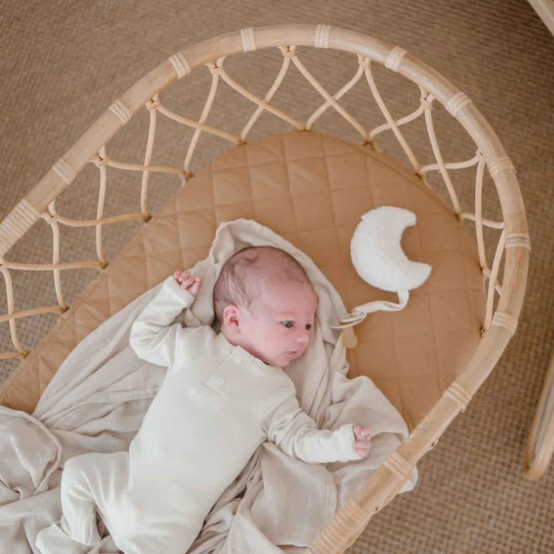 BAMBELLA DESIGNS WATERPROOF FITTED BASSINET SHEET/ CHANGE MAT COVER - CHESTNUT