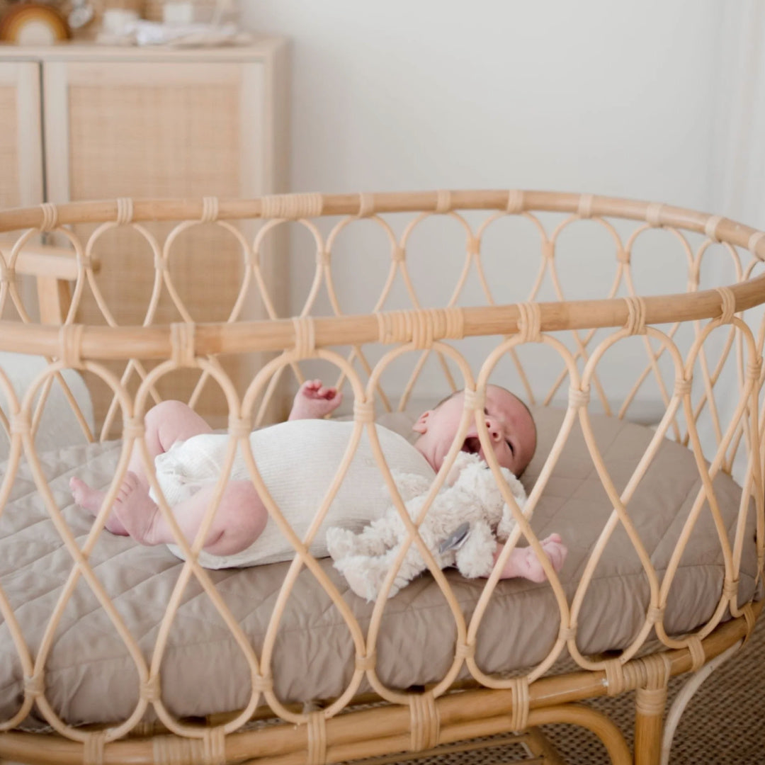 BAMBELLA DESIGNS WATERPROOF FITTED BASSINET SHEET/ CHANGE MAT COVER - LATTE