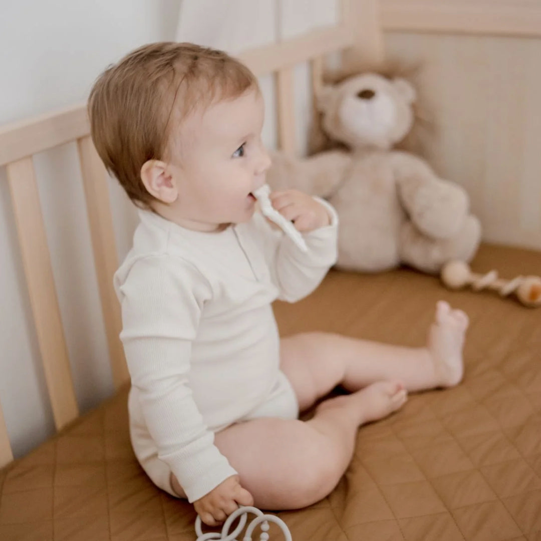 BAMBELLA DESIGNS WATERPROOF COT SHEET  | CHESTNUT