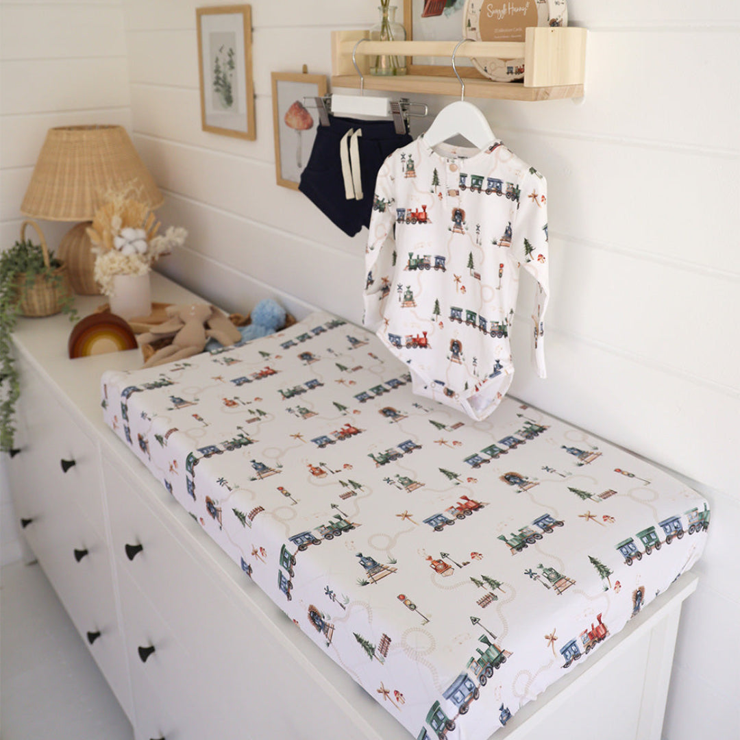 SNUGGLE HUNNY ORGANIC FITTED BASSINET SHEET / CHANGE PAD COVER - TRAIN