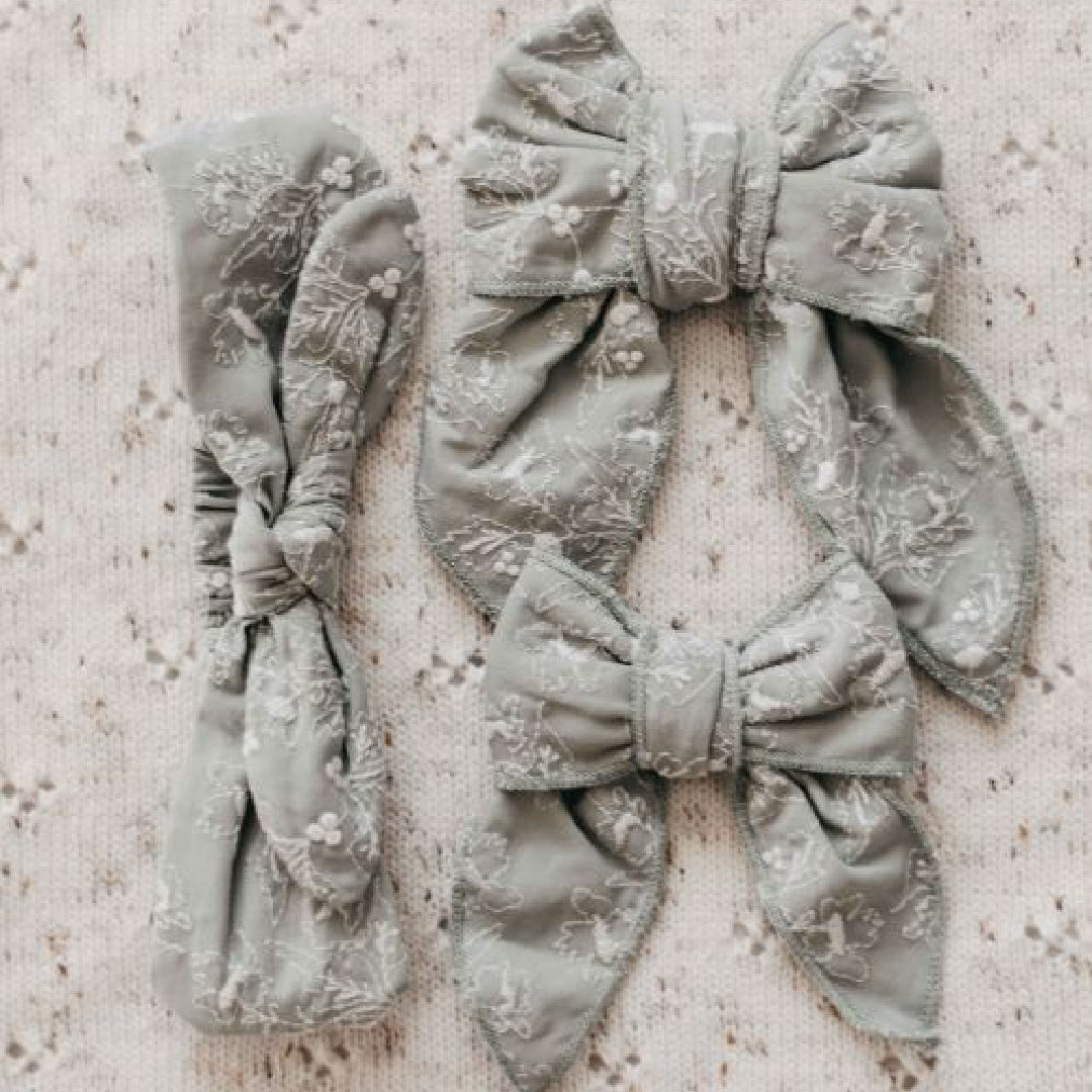 BENCER & HAZELNUT HOLLY BOW HEADBAND / CLIP [PREORDER]