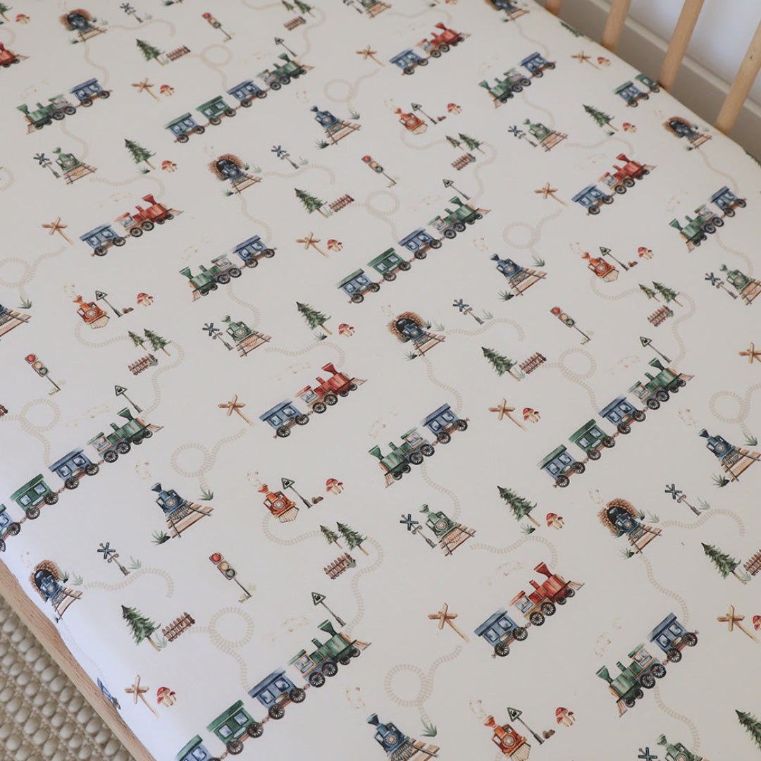 SNUGGLE HUNNY ORGANIC FITTED COT SHEET - TRAIN