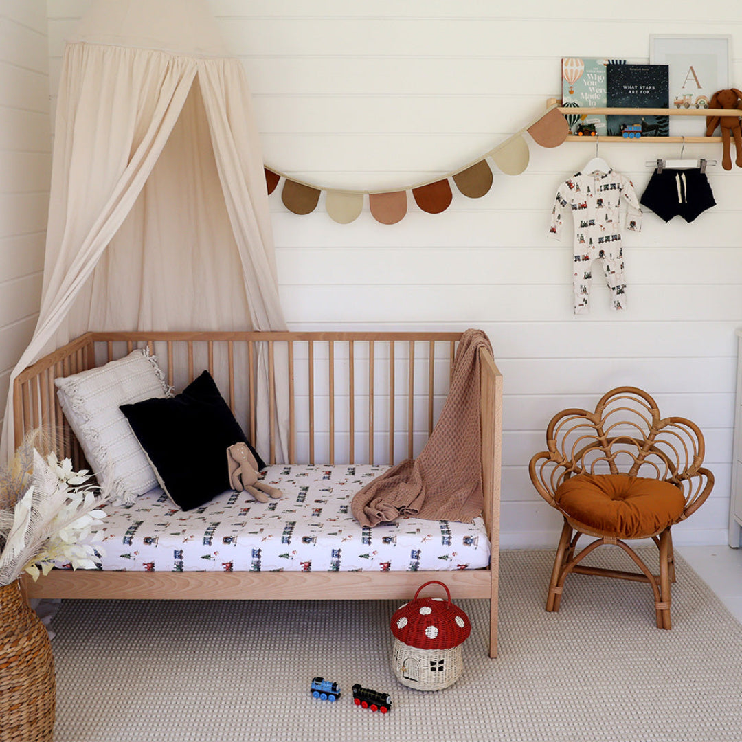 SNUGGLE HUNNY ORGANIC FITTED COT SHEET - TRAIN