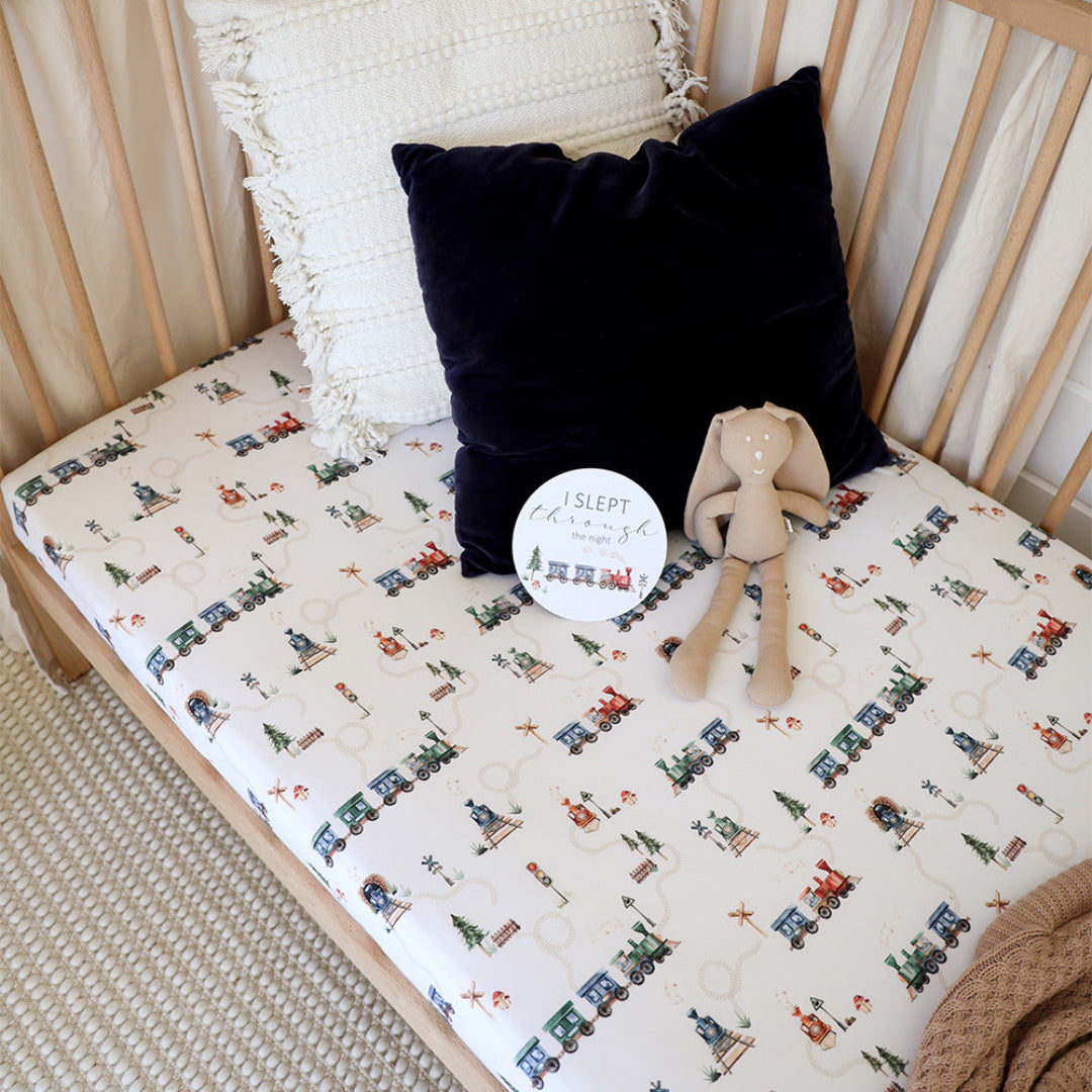SNUGGLE HUNNY ORGANIC FITTED COT SHEET - TRAIN