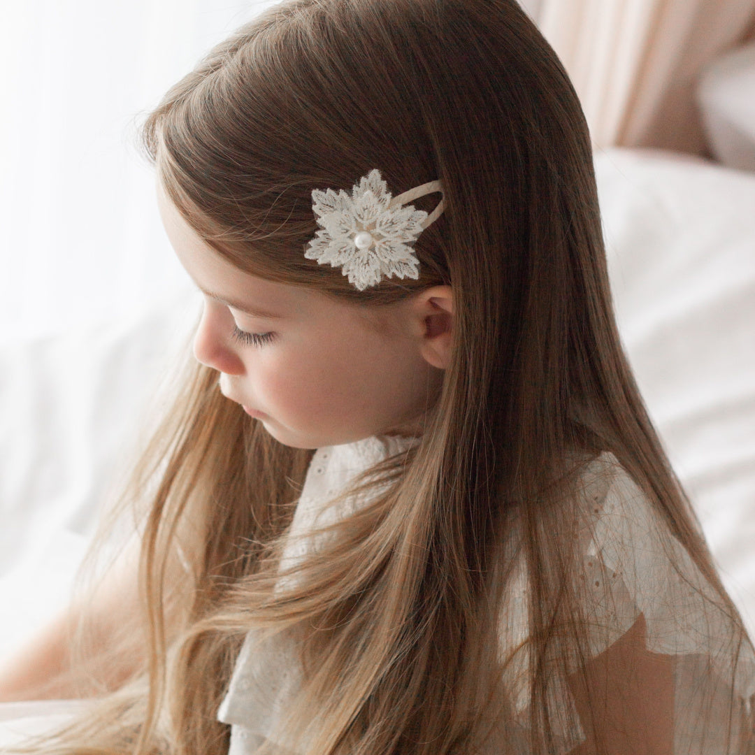 DAINTY DULCIE LACE AND PEARL NEUTRALS CLIP