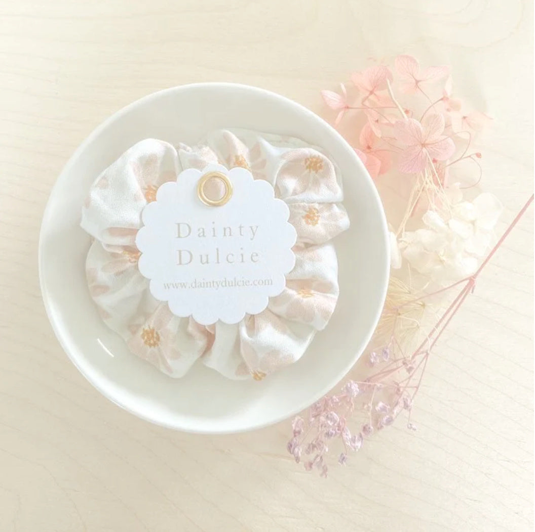 DAINTY DULCIE AGATHA LIGHT PEACH MINI SCRUNCHIE