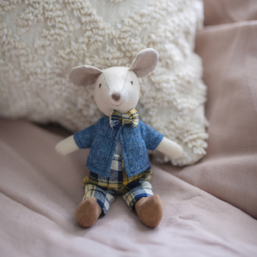 GREAT PRETENDERS ARCHIE THE MOUSE MINI PLUSH