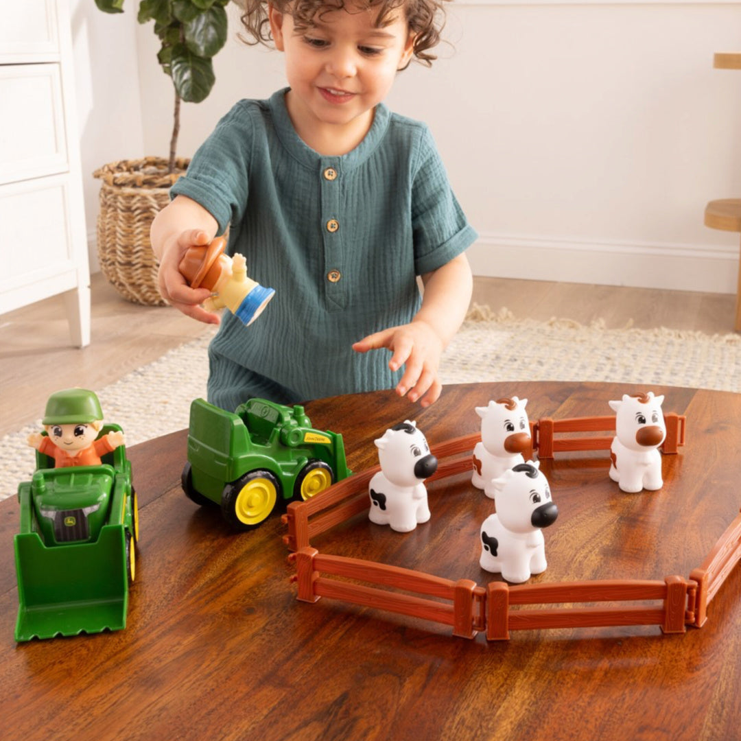 John Deere The Cows Are Out 14pc Farm Playset (18m+)
