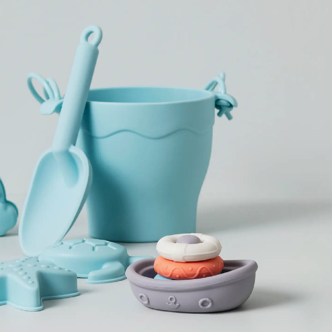 LIVING TEXTILES SILICONE BUCKET SET 8PC - LIGHT BLUE