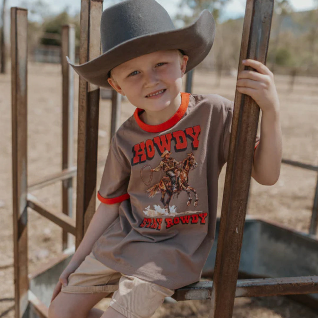 MILKY HOWDY STAY ROWDY TEE