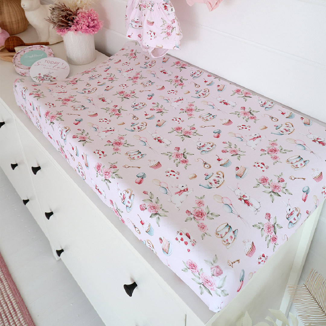 SNUGGLE HUNNY ORGANIC FITTED BASSINET SHEET / CHANGE PAD COVER - ALICE&#39;S TEA PARTY