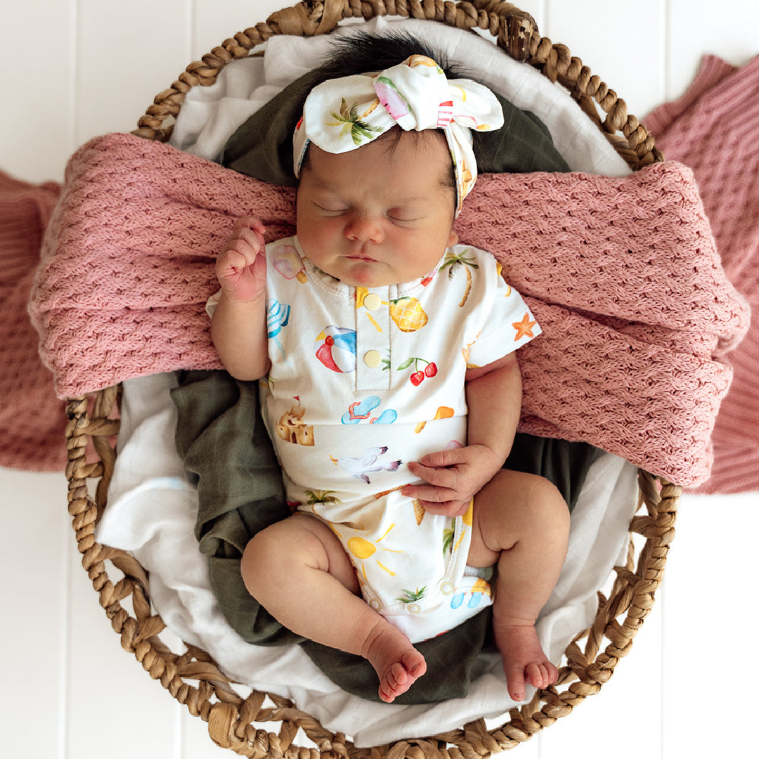 SNUGGLE HUNNY ORGANIC SHORT SLEEVE BODYSUIT - BEACH FUN