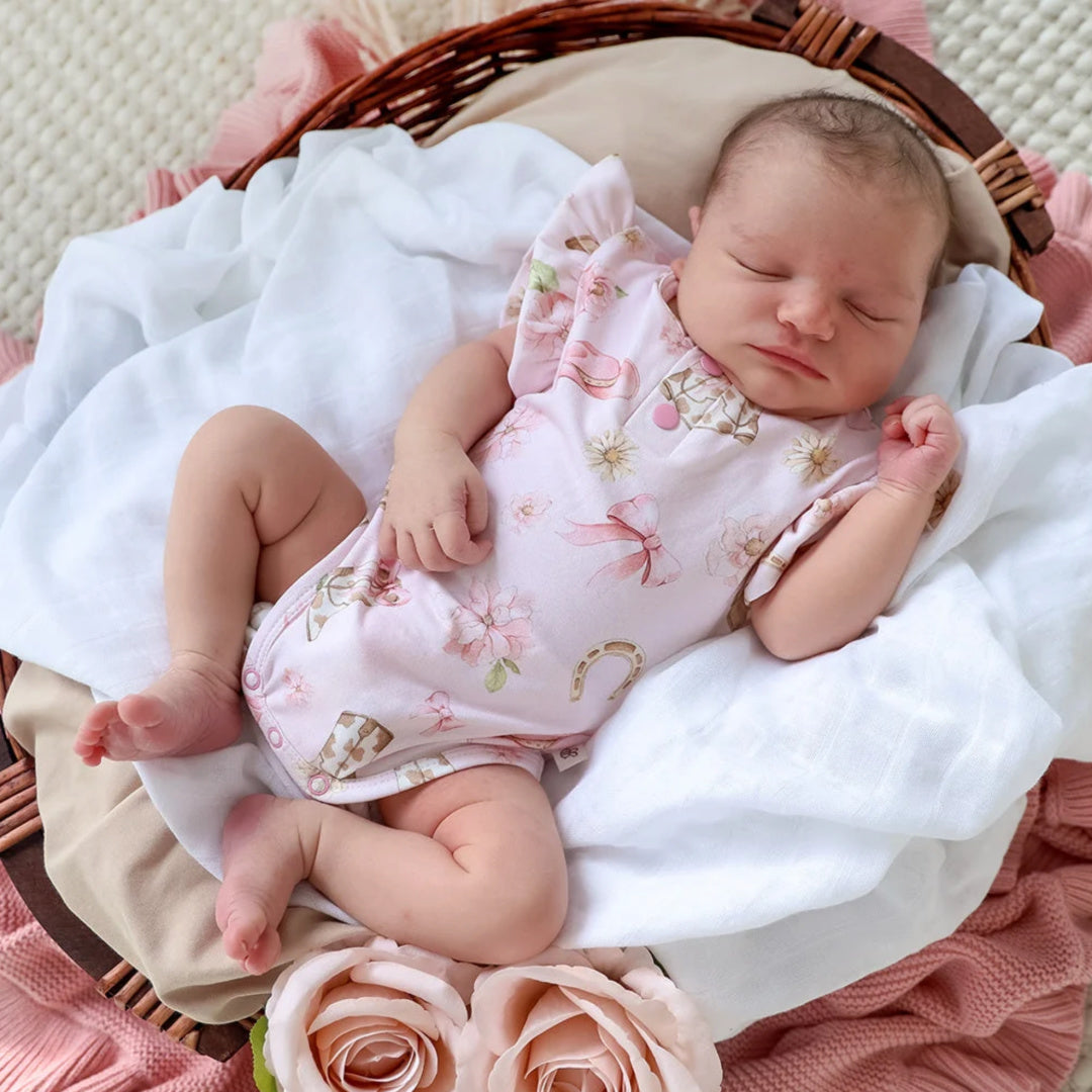 SNUGGLE HUNNY ORGANIC SHORT SLEEVE BODYSUIT WITH FRILL - BOOTS &amp; BOWS