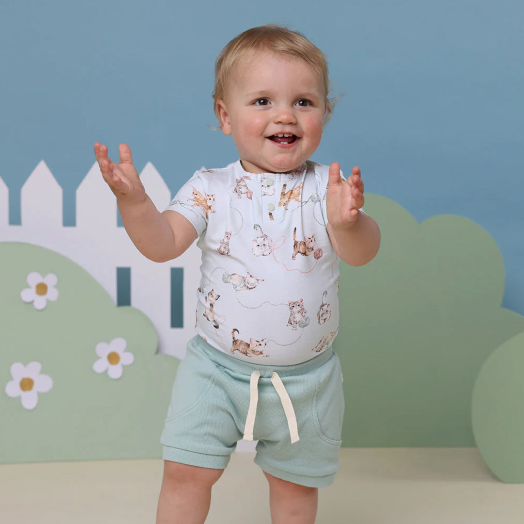 SNUGGLE HUNNY ORGANIC SHORT SLEEVE BODYSUIT - KITTENS