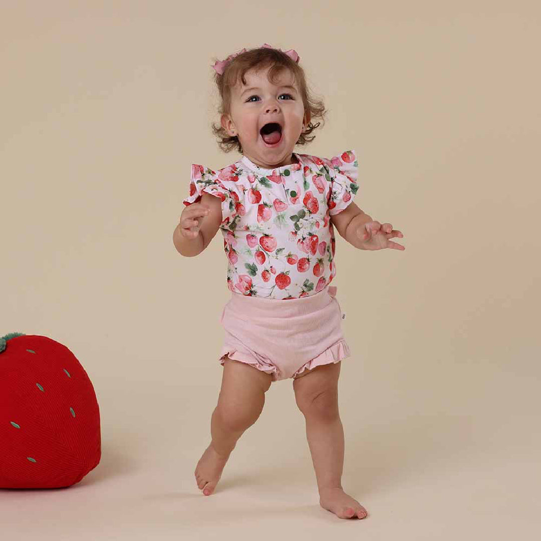 SNUGGLE HUNNY ORGANIC SHORT SLEEVE BODYSUIT WITH FRILL - STRAWBERRY