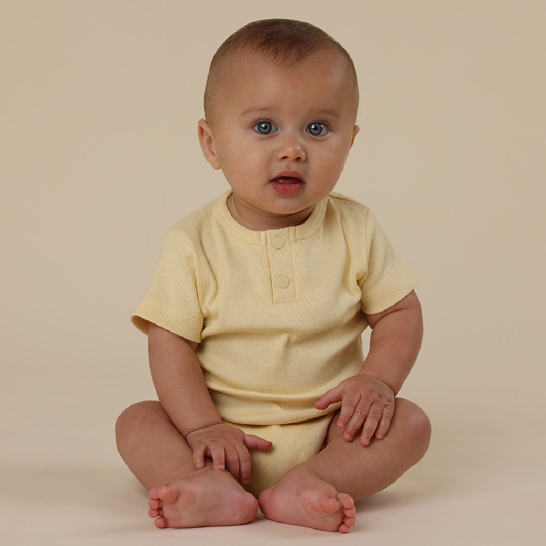 SNUGGLE HUNNY ORGANIC SHORT SLEEVE BODYSUIT - SUNSHINE