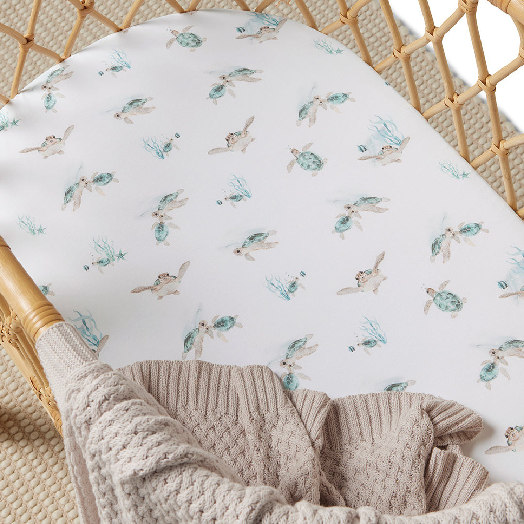 SNUGGLE HUNNY ORGANIC FITTED BASSINET SHEET / CHANGE PAD COVER - TURTLE
