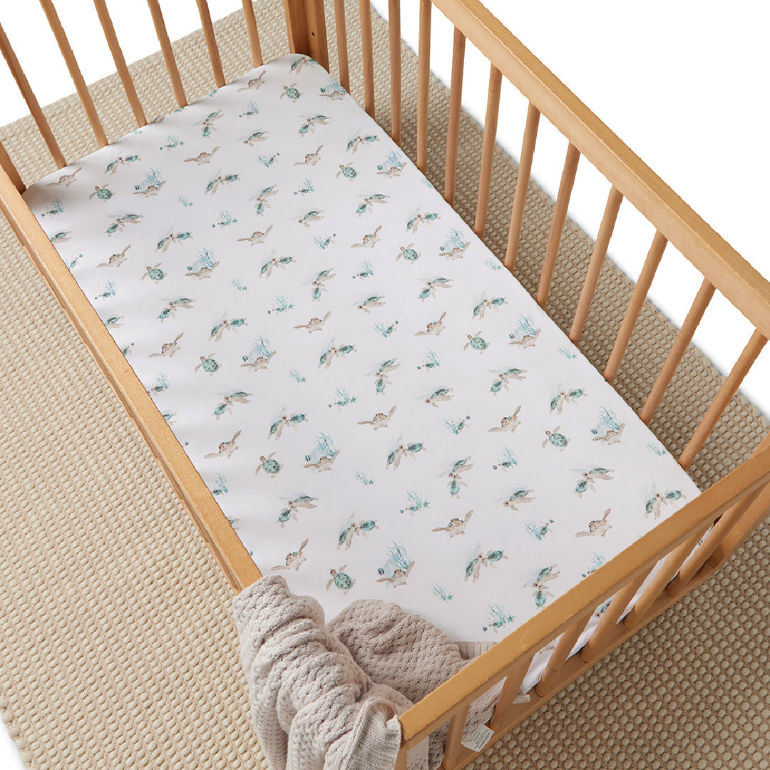 SNUGGLE HUNNY ORGANIC FITTED COT SHEET - TURTLE