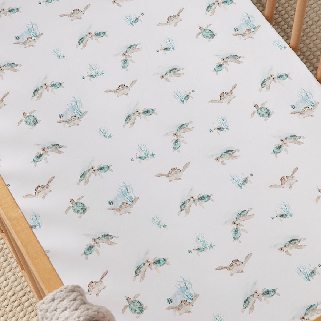 SNUGGLE HUNNY ORGANIC FITTED COT SHEET - TURTLE