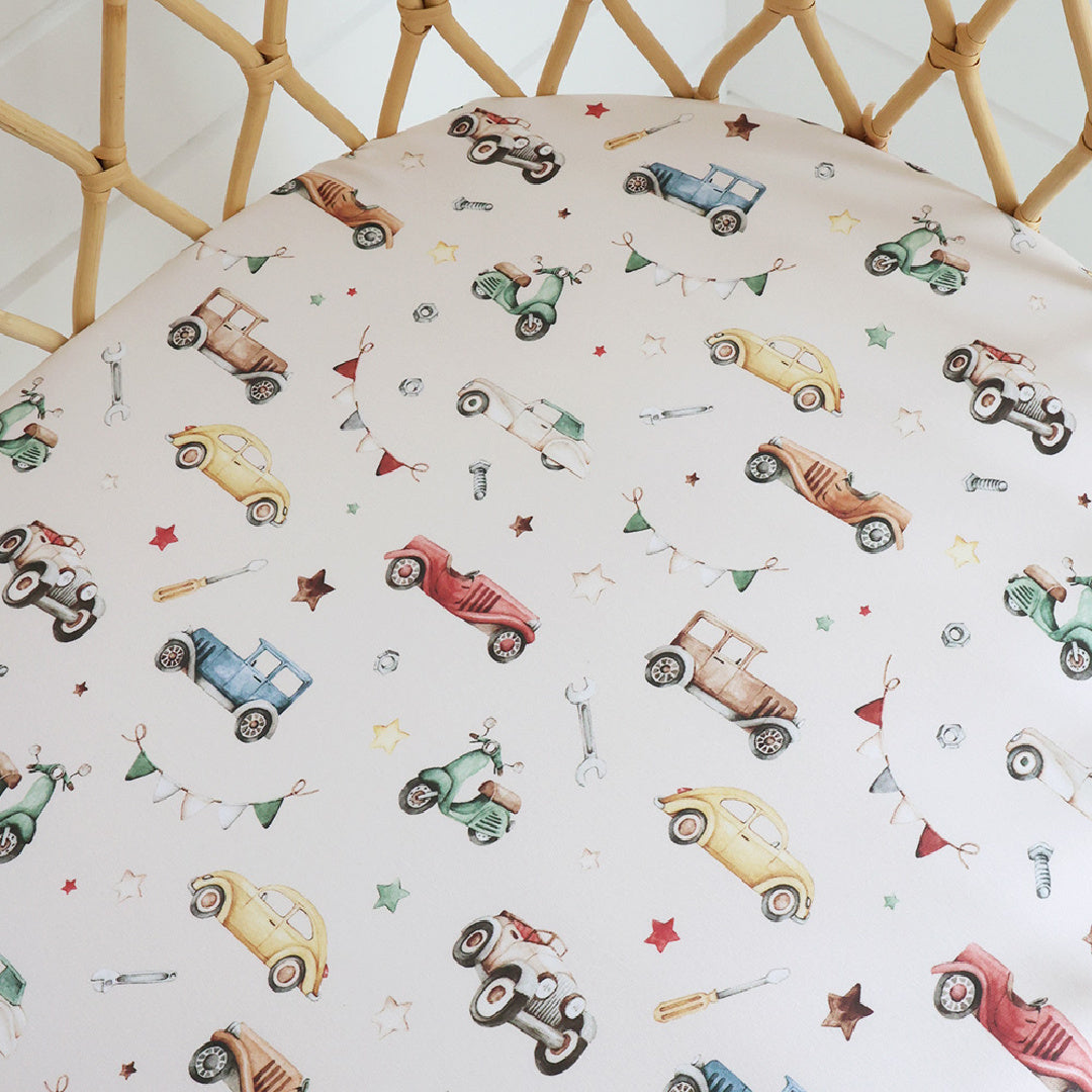 SNUGGLE HUNNY ORGANIC FITTED BASSINET SHEET / CHANGE PAD COVER - VINTAGE CARS