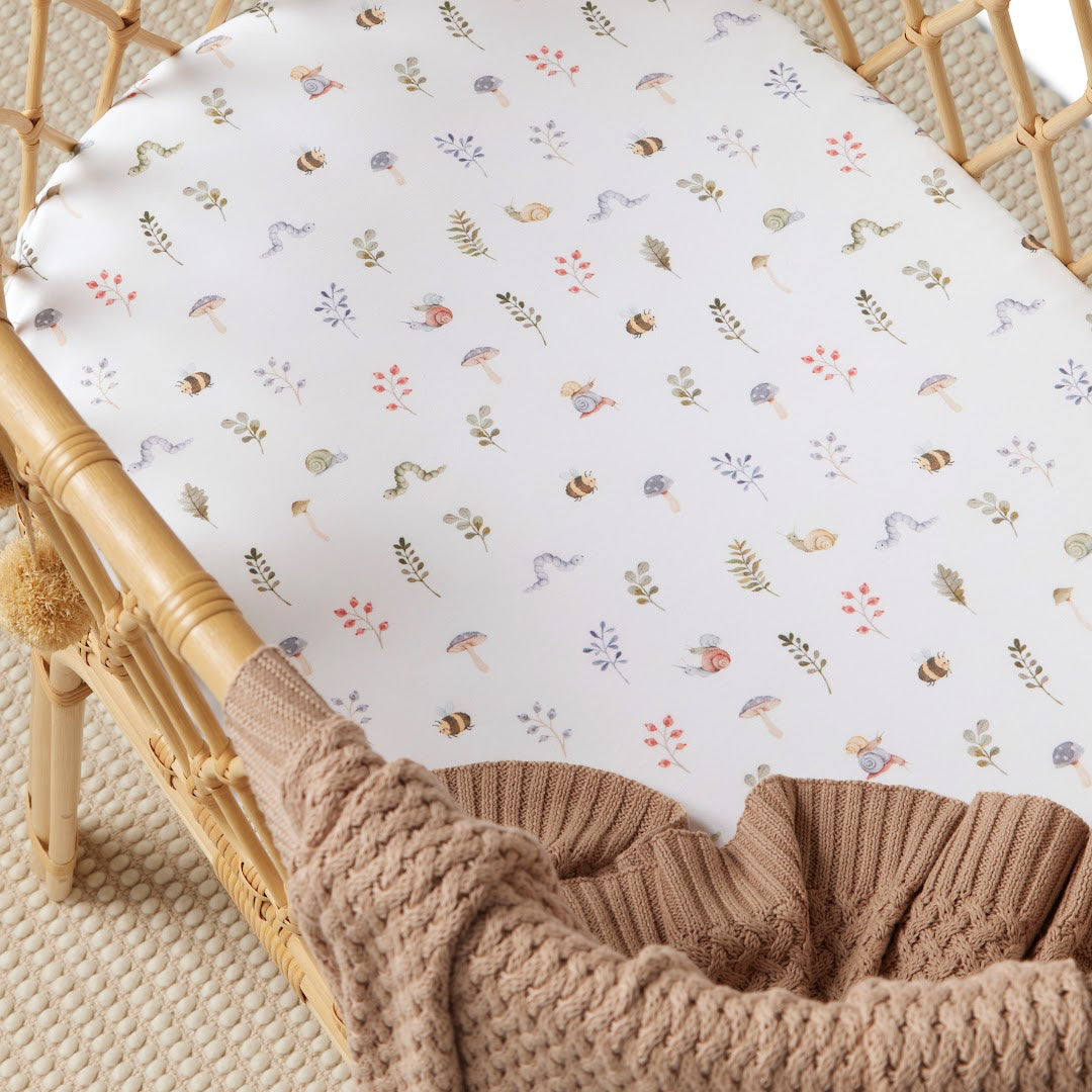 SNUGGLE HUNNY ORGANIC FITTED BASSINET SHEET / CHANGE PAD COVER - GARDEN FRIENDS
