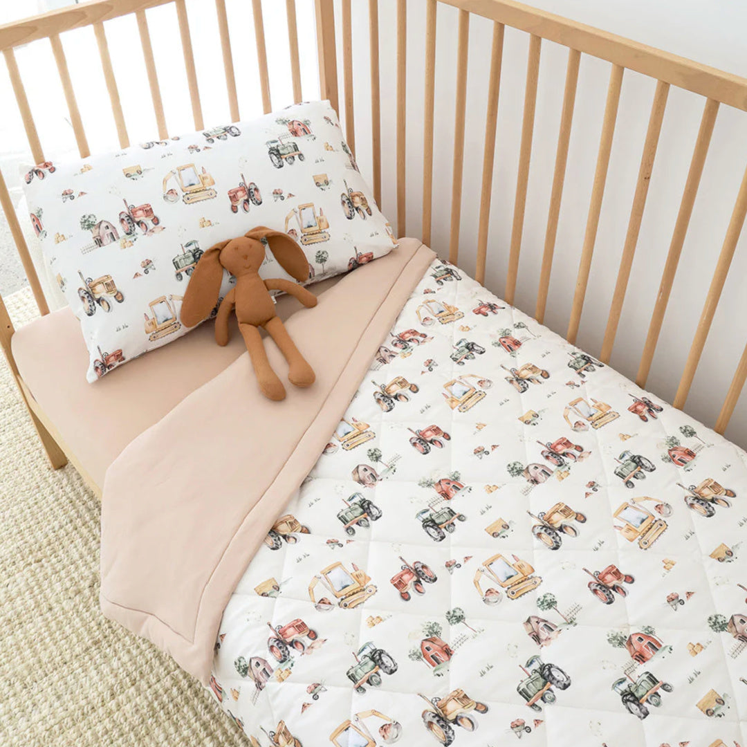 SNUGGLE HUNNY ORGANIC COTTON COT COMFORTER - DIGGERS &amp; TRACTORS