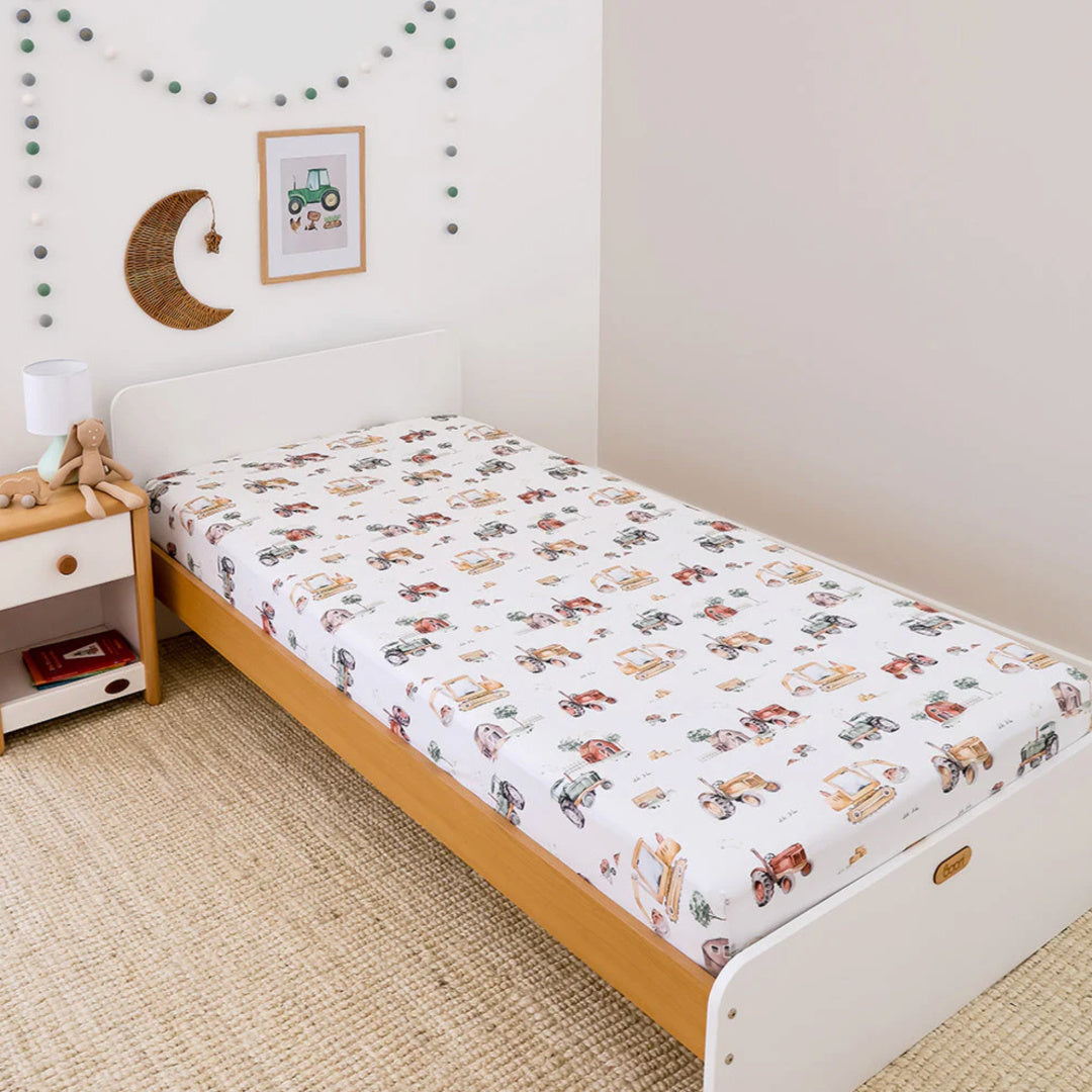 SNUGGLE HUNNY ORGANIC COTTON DOUBLE BED FITTED SHEET - DIGGERS & TRACTORS