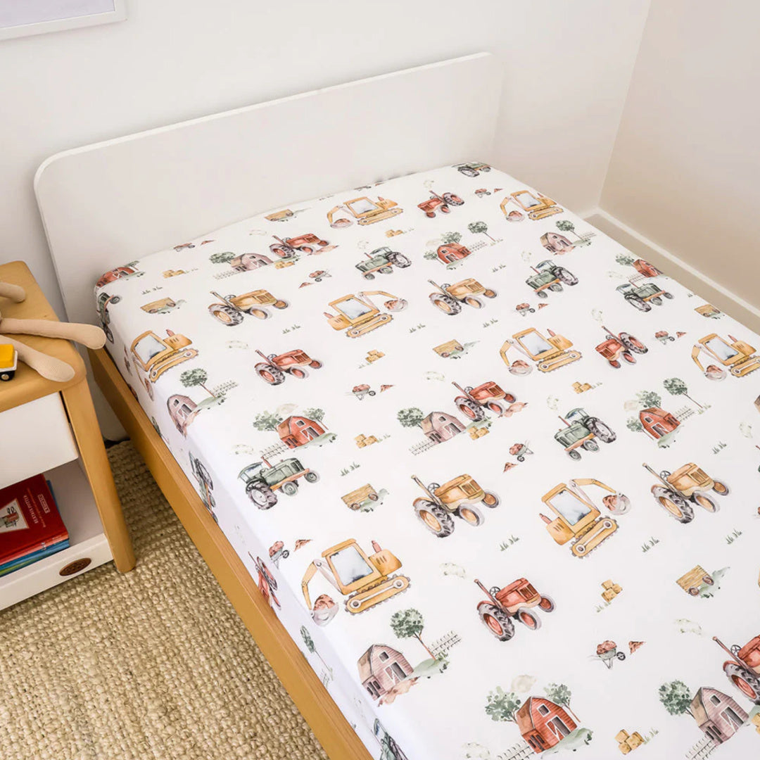 SNUGGLE HUNNY ORGANIC COTTON DOUBLE BED FITTED SHEET - DIGGERS &amp; TRACTORS