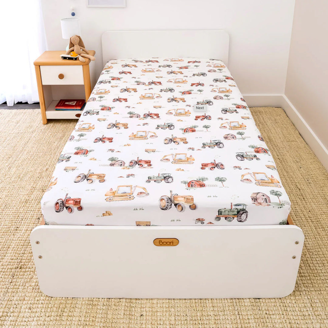 SNUGGLE HUNNY ORGANIC COTTON DOUBLE BED FITTED SHEET - DIGGERS &amp; TRACTORS