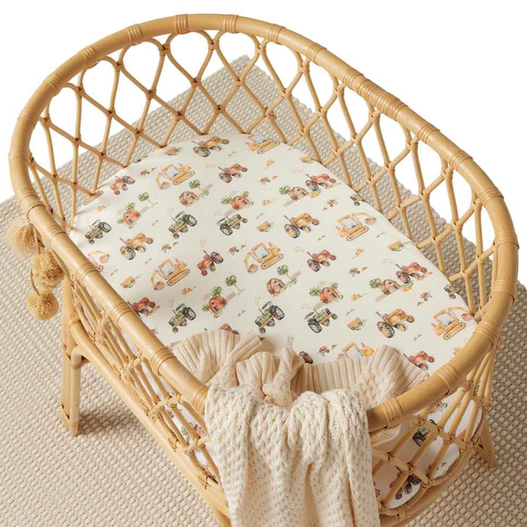 SNUGGLE HUNNY FITTED BASSINET SHEET / CHANGE PAD COVER - DIGGERS & TRACTORS