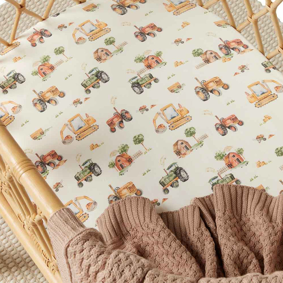 SNUGGLE HUNNY ORGANIC FITTED BASSINET SHEET / CHANGE PAD COVER - DIGGERS &amp; TRACTORS