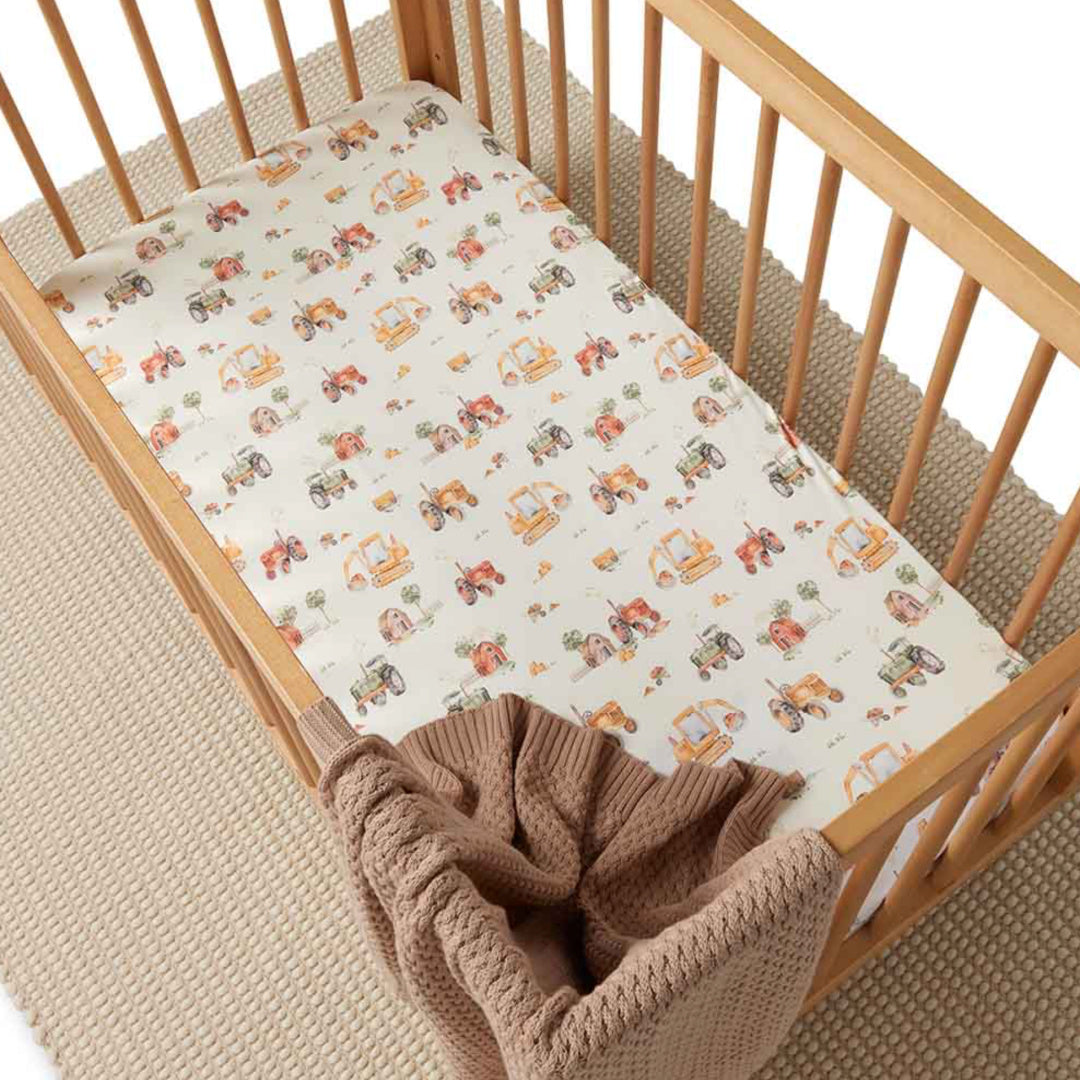SNUGGLE HUNNY ORGANIC FITTED COT SHEET - DIGGERS & TRACTORS