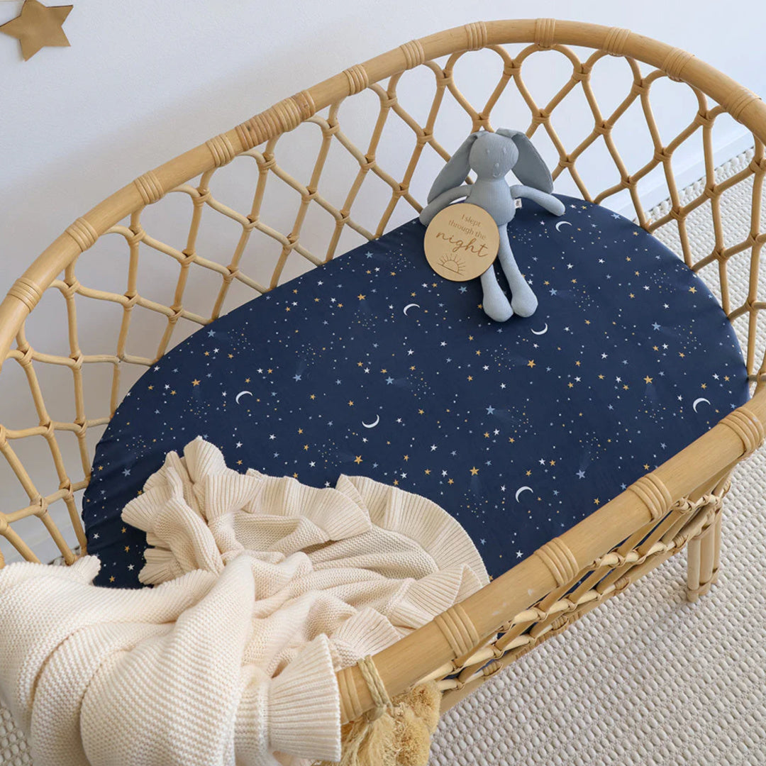 SNUGGLE HUNNY ORGANIC FITTED BASSINET SHEET / CHANGE PAD COVER - STARRY NIGHT