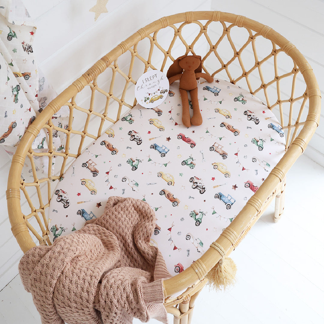 SNUGGLE HUNNY ORGANIC FITTED BASSINET SHEET / CHANGE PAD COVER - VINTAGE CARS