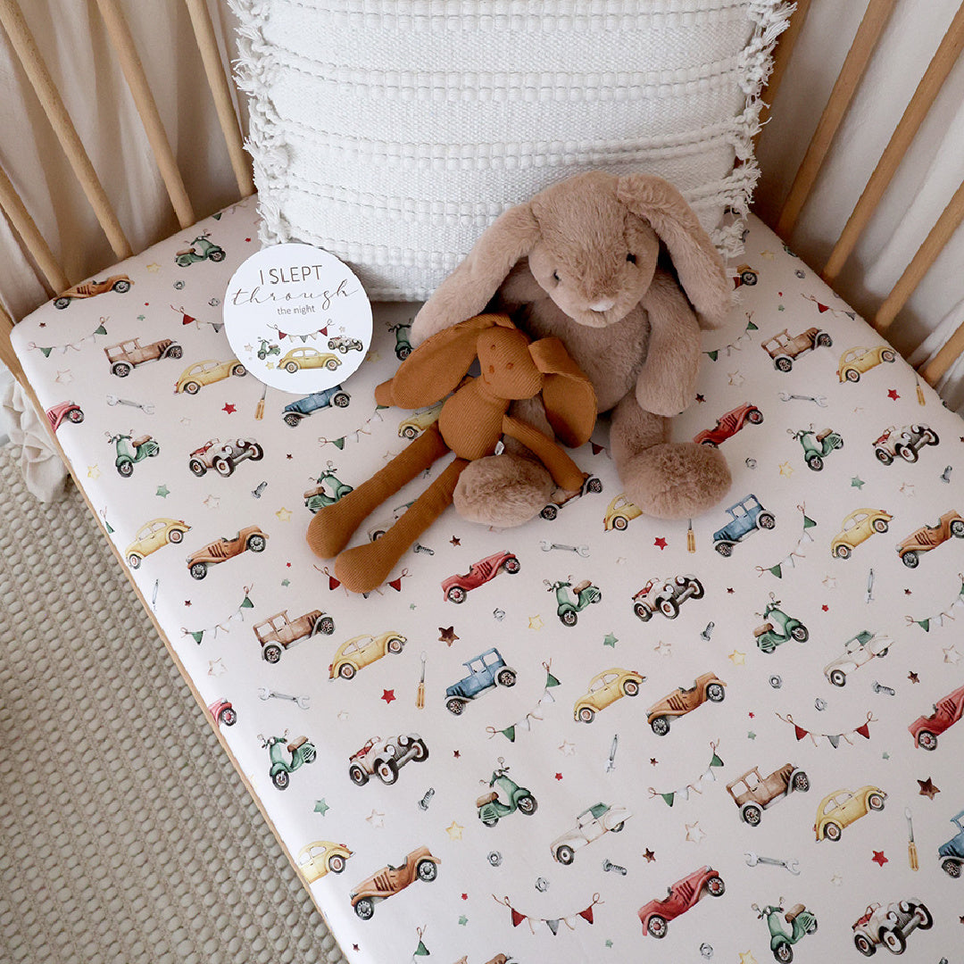SNUGGLE HUNNY ORGANIC FITTED COT SHEET - VINTAGE CARS