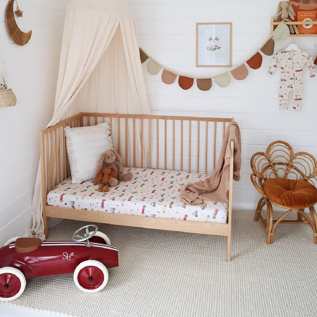 SNUGGLE HUNNY ORGANIC FITTED COT SHEET - VINTAGE CARS