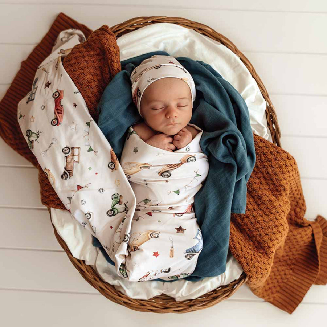 SNUGGLE HUNNY ORGANIC JERSEY WRAP AND BEANIE SET - VINTAGE CARS