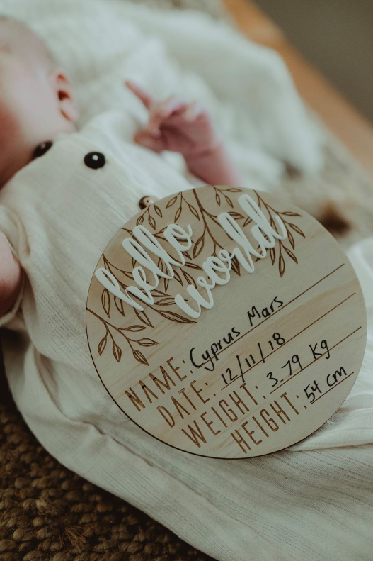 HELLO FERN WOODEN &amp; ACRYLIC BIRTH ANNOUNCEMENT DISC - HELLO WORLD