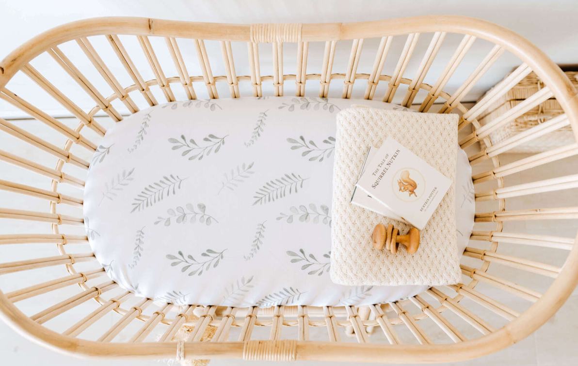 SNUGGLE HUNNY ORGANIC FITTED BASSINET SHEET / CHANGE PAD COVER - WILD FERN