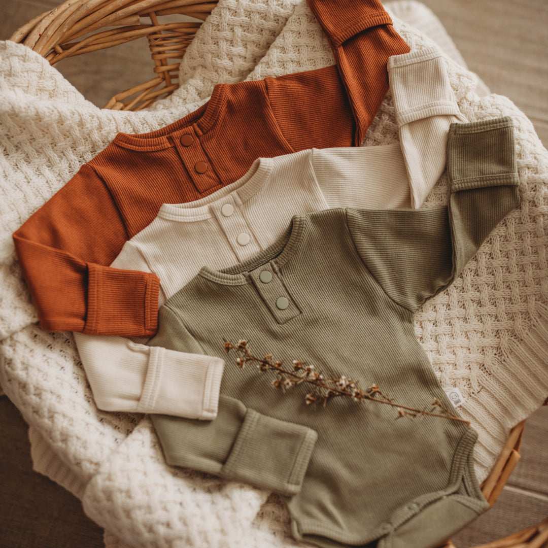 SNUGGLE HUNNY ORGANIC LONG SLEEVE BODYSUIT - BISCUIT