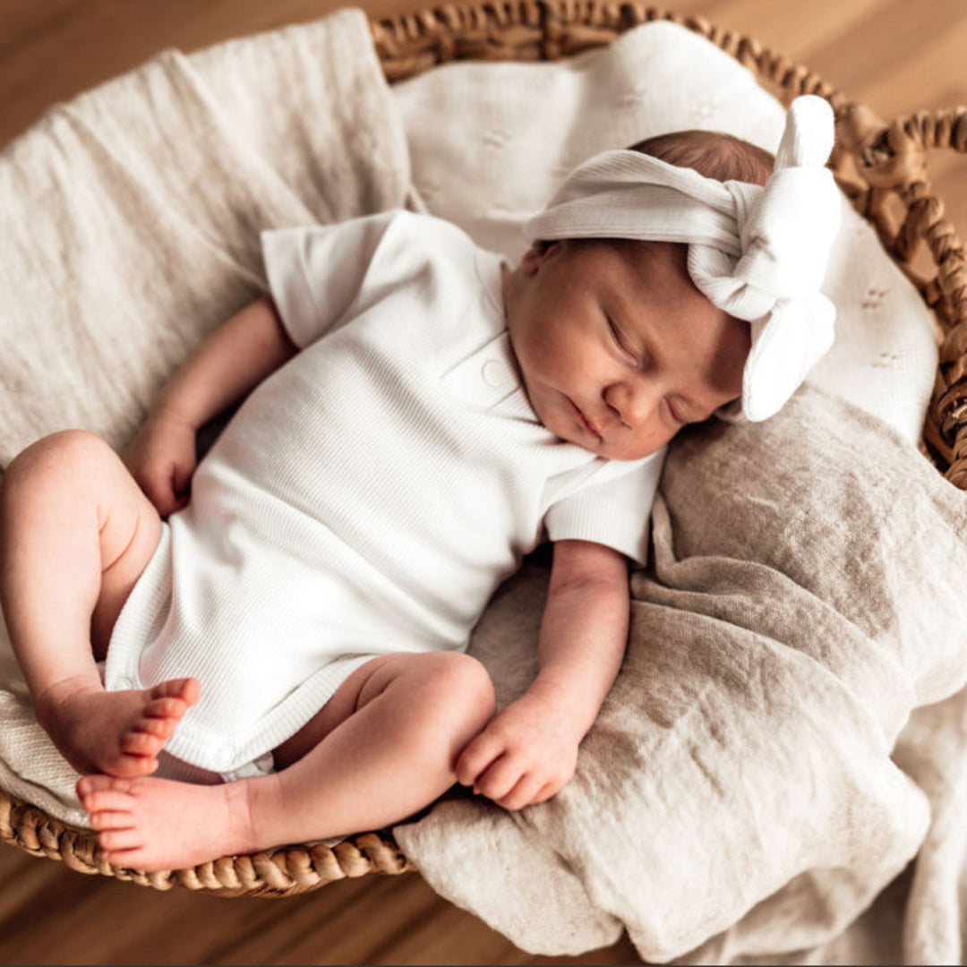 SNUGGLE HUNNY ORGANIC SHORT SLEEVE BODYSUIT - MILK